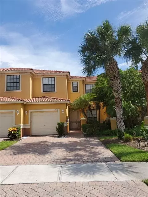7372 Bristol Cir, Naples, FL 34120