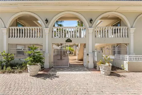 980 7th Ave S #203, Naples, FL 34102