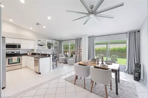 282 Madison Dr, Naples, FL 34110 photo 4