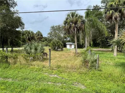 1016 Charles St, Moore Haven, FL 33471
