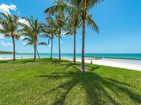 4550 Gordon Dr, Naples, FL 34102