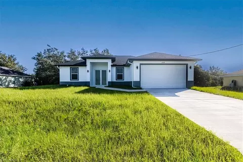 3208 70th St W, Lehigh Acres, FL 33971
