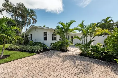 1880 Holiday Ln, Naples, FL 34104