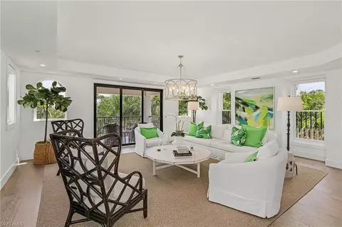 969 8th Ave S #301, Naples, FL 34102
