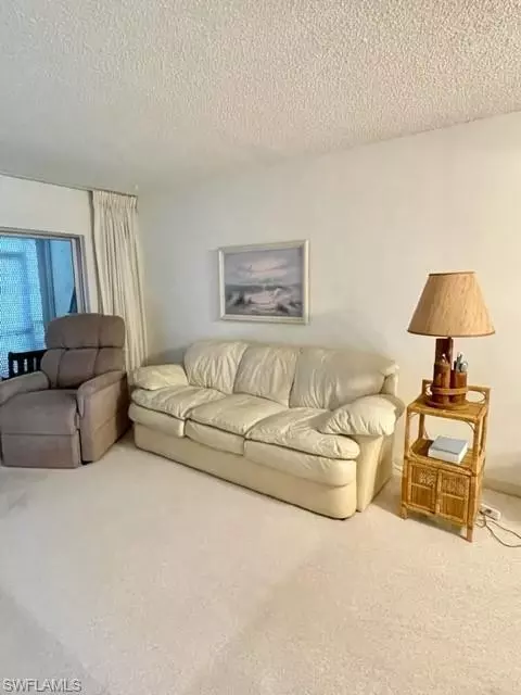 9 High Point Cir N #108, Naples, FL 34103