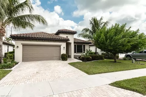 9204 Woodhurst Dr, Naples, FL 34120