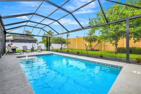 1047 Grove Dr, Naples, FL 34120 photo 2