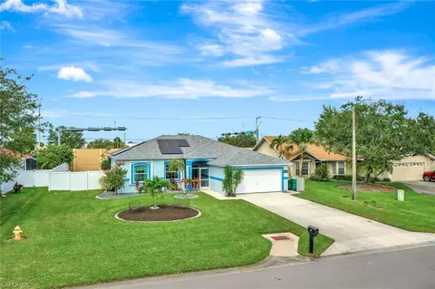 1047 Grove Dr, Naples, FL 34120
