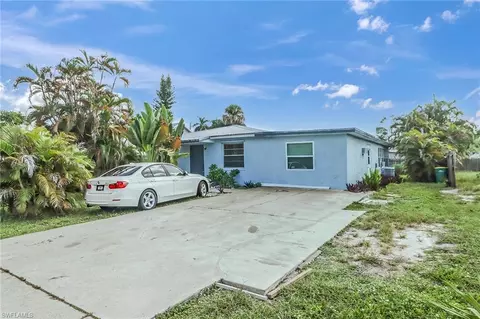 4621 Lombardy Ln, Naples, FL 34112