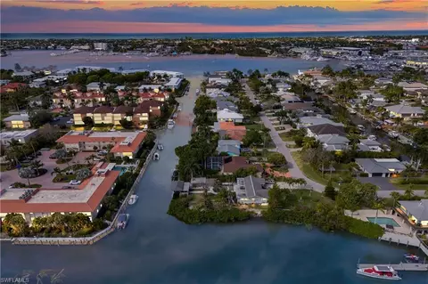 1590 Pelican Ave, Naples, FL 34102