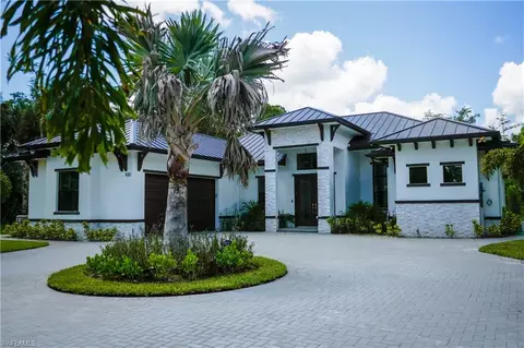 681 5th St NW, Naples, FL 34120