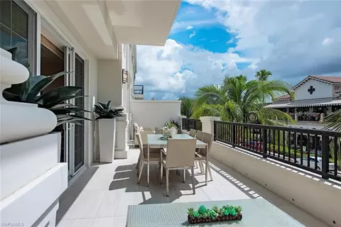 490 5th St S #203, Naples, FL 34102