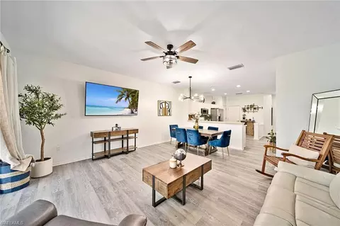 816 Hampton Cir, Naples, FL 34105 photo 4
