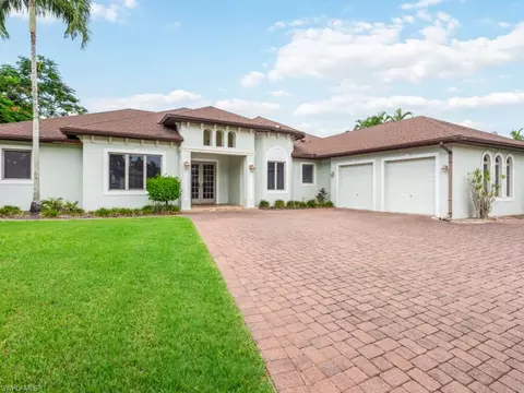 757 7th Ave N, Naples, FL 34102