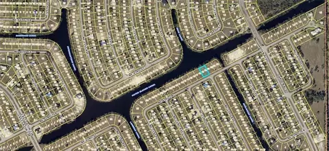 2227 NE 43rd Ln, Cape Coral, FL 33909