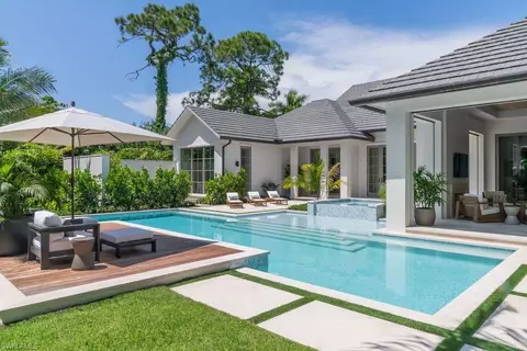 470 Banyan Blvd, Naples, FL 34102