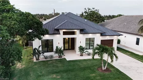 825 105th Ave N, Naples, FL 34108