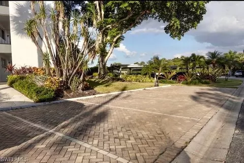 37 High Point Cir E #103, Naples, FL 34103 photo 22