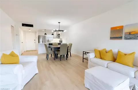37 High Point Cir E #103, Naples, FL 34103