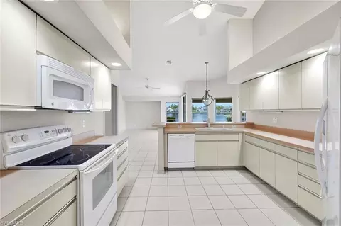 6649 Middlesex Pl, Naples, FL 34104 photo 13
