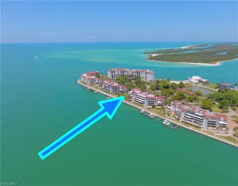 313 La Peninsula Blvd #313, Naples, FL 34113
