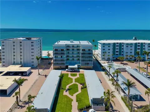 1977 Gulf Shore Blvd N #501, Naples, FL 34102