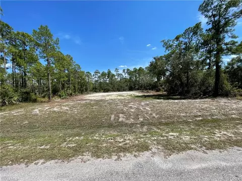 1502 Oak Ave, Lehigh Acres, FL 33972