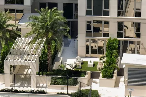 6897 Grenadier Blvd #207, Naples, FL 34108