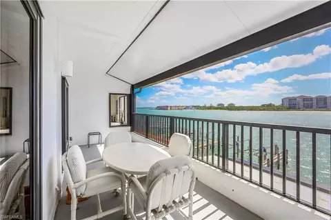 322 La Peninsula Blvd #322, Naples, FL 34113