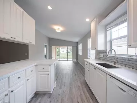 7656 Rozzini Ln, Naples, FL 34114