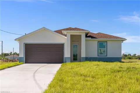 9002 E Castle Cir, Labelle, FL 33935