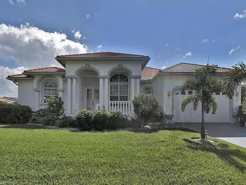707 Nautilus Ct, Marco Island, FL 34145