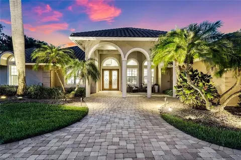 4287 Silver Fox Dr, Naples, FL 34119