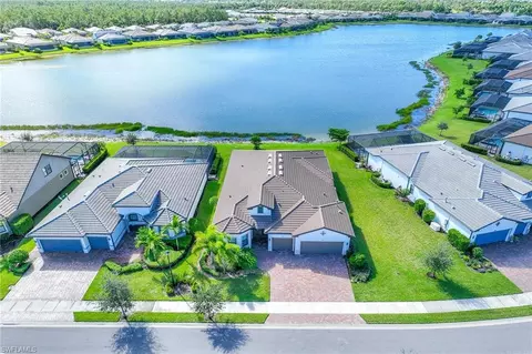 6920 Cocoplum St, Naples, FL 34114