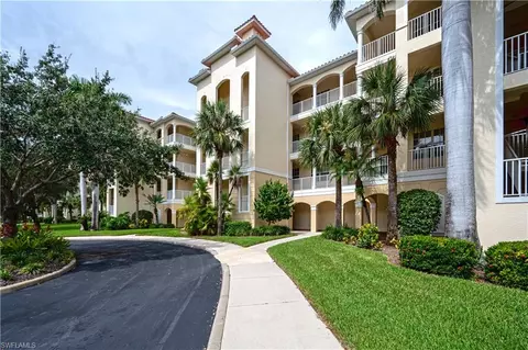 4863 Hampshire Ct #4-107, Naples, FL 34112