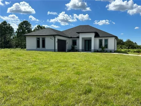 819 14th St NE, Naples, FL 34120