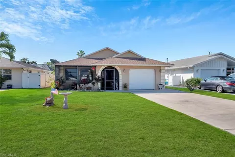 786 93rd Ave N, Naples, FL 34108