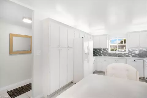 215 Cypress Way E #D1, Naples, FL 34110 photo 8