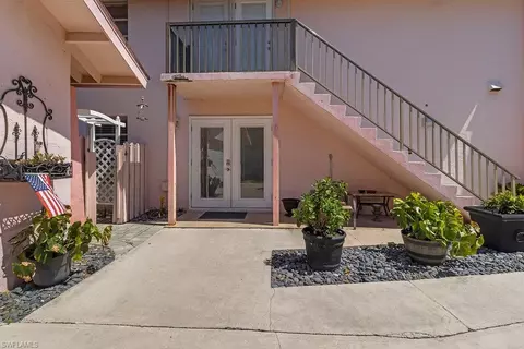 93 Dolphin Cir, Naples, FL 34113 photo 5