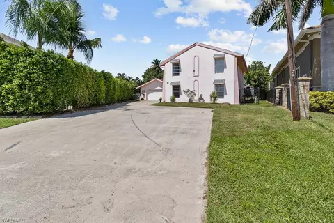 93 Dolphin Cir, Naples, FL 34113 photo 4