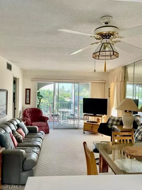 53 High Point Cir W #307, Naples, FL 34103