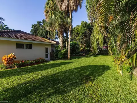 277 Burning Tree Dr, Naples, FL 34105 photo 4