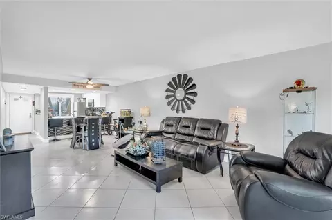 118 Palm Dr #15, Naples, FL 34112