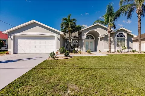 2220 SE 11th Pl, Cape Coral, FL 33990