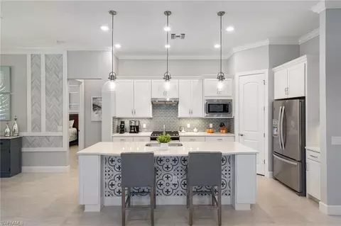 2770 Aviamar Cir, Naples, FL 34114 photo 9