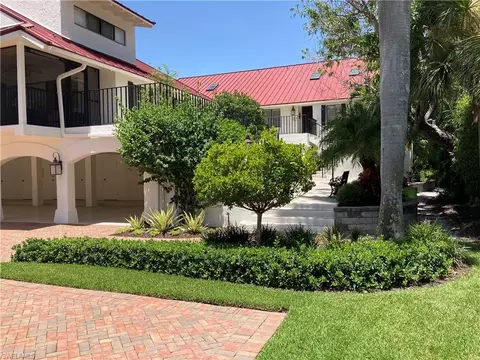 375 8th Ave S #D, Naples, FL 34102