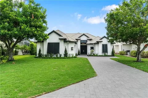807 Ashburton Dr, Naples, FL 34110