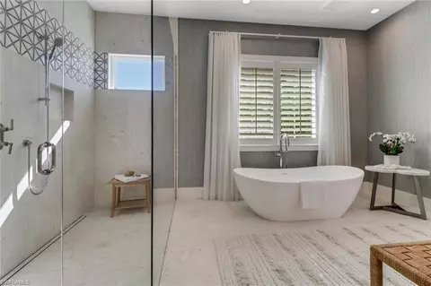 Bath - 125 18th Ave S, Naples, FL 34102 photo 3 of 6