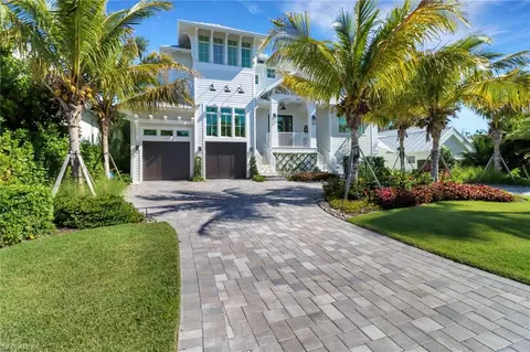125 18th Ave S, Naples, FL 34102