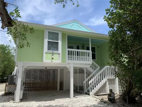 734 Oliva St, Sanibel, FL 33957